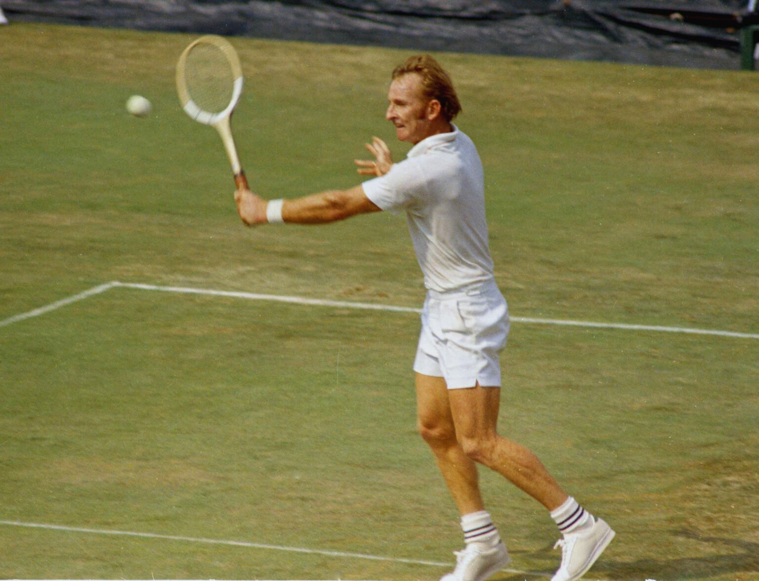 Photo De Presse Originale Rod Laver - Tennis En Action - Noir Et Blanc 8x10